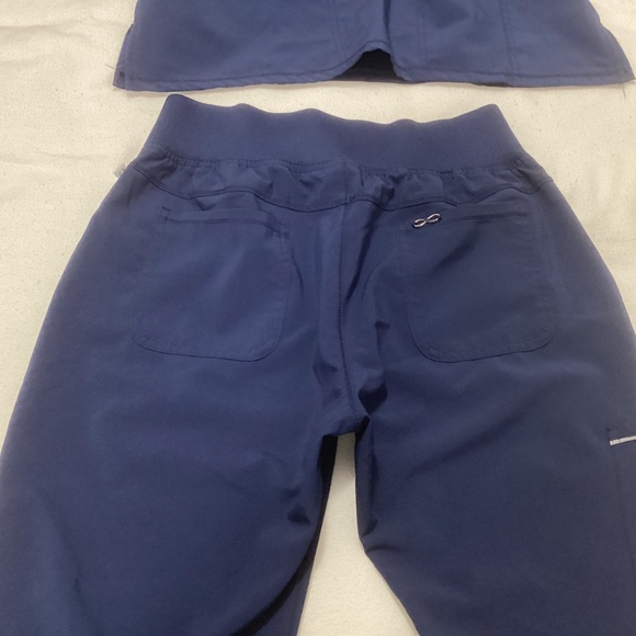 Cherokee Infinity Scrubs - Picture 5 of 12